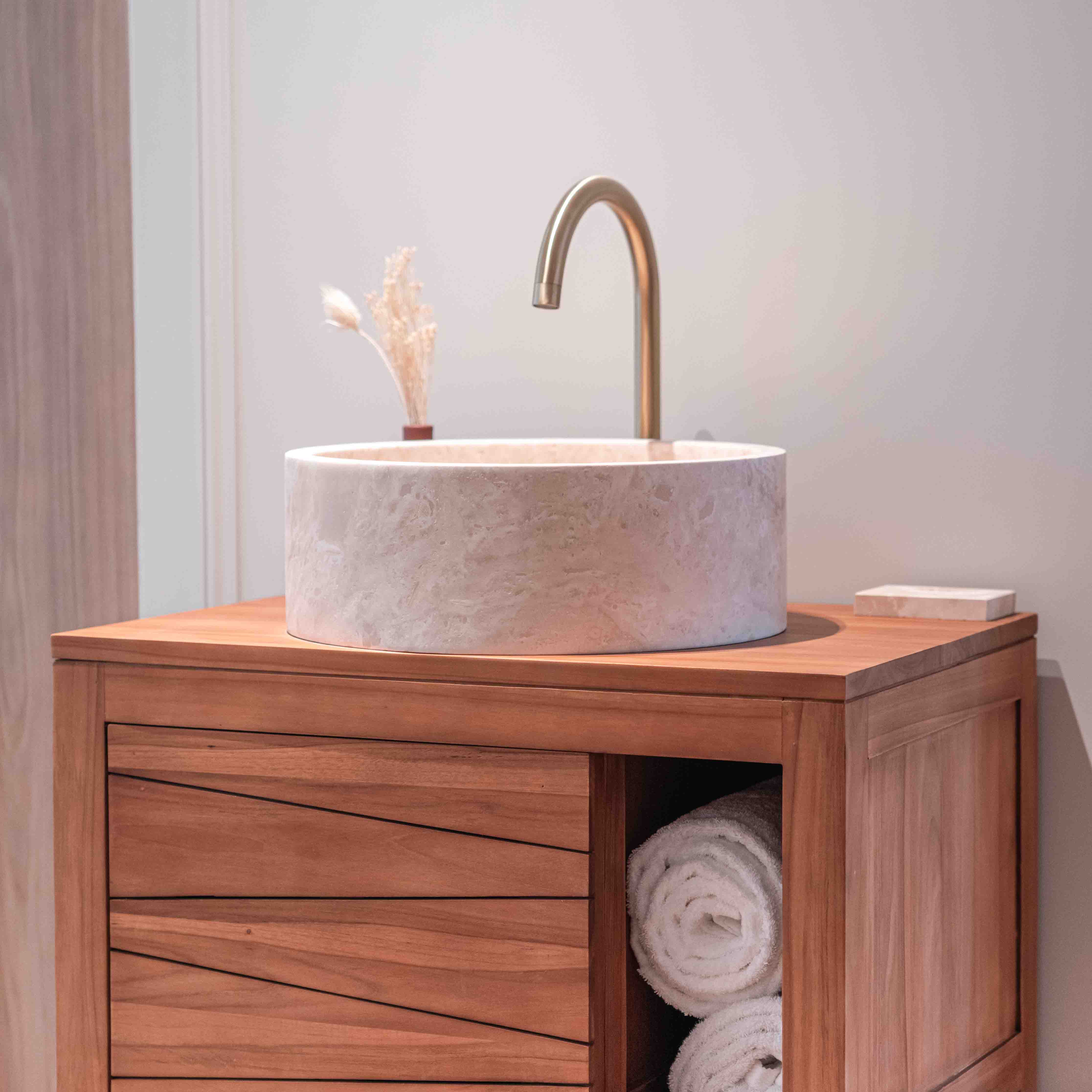 Vasque salle de bain ronde en travertin beige design